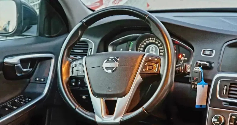 Volvo V60 cena 37999 przebieg: 200000, rok produkcji 2013 z Gąbin małe 562